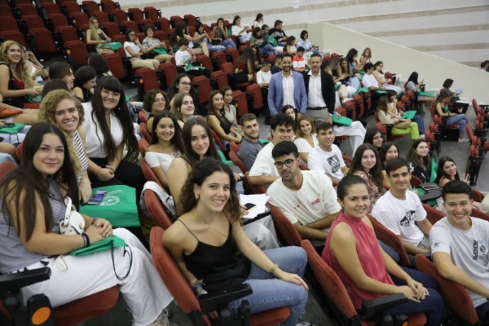Recepción a estudiantes de nuevo ingreso en la UCO.