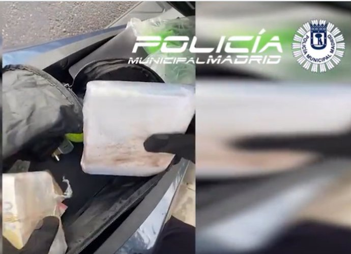 Detenido un motorista que llevaba un kilo de cocaína y más de 28.000 euros