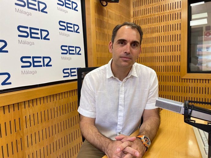 El coordinador general de IU Andalucía y diputado de Sumar en el Congreso, Toni Valero, en una entrevista en la Cadena SER.