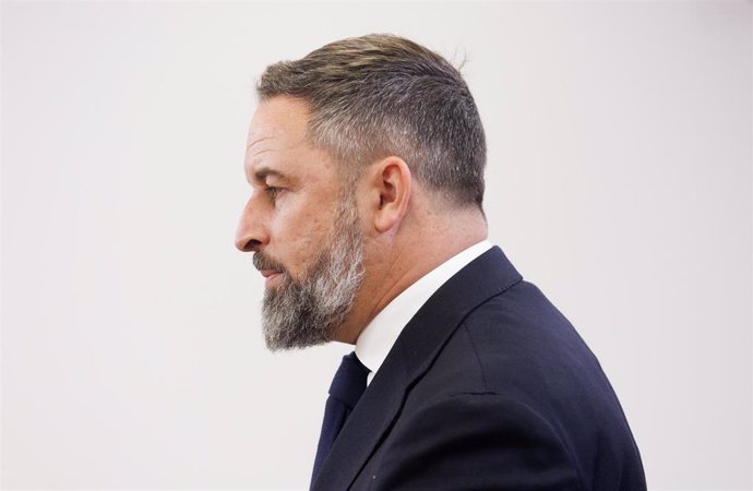 El líder de VOX, Santiago Abascal, durante una rueda de prensa, posterior a la reunión con el líder del PP, en el Congreso de los Diputados, a 5 de septiembre de 2023, en Madrid (España).