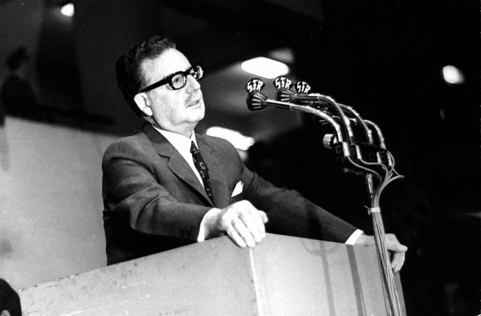 Archivo - Apr 27, 1971; Santiago, Chile; A moving ceremony took place in the Chilean capital last March 25th, when the President of the Republic, Salvador Allende , explained the educational program which will be put into effect throughout the nation. N
