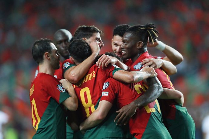 11 September 2023, Portugal, Loulé: Portugal players celebrate a goal during the UEFA Euro 2024 Group J soccer match between Portugal and Luxembourg at the Algarve Stadium. Photo: Carlos Vidigal Jr / Global Image/Atlantico Press via ZUMA Press/dpa