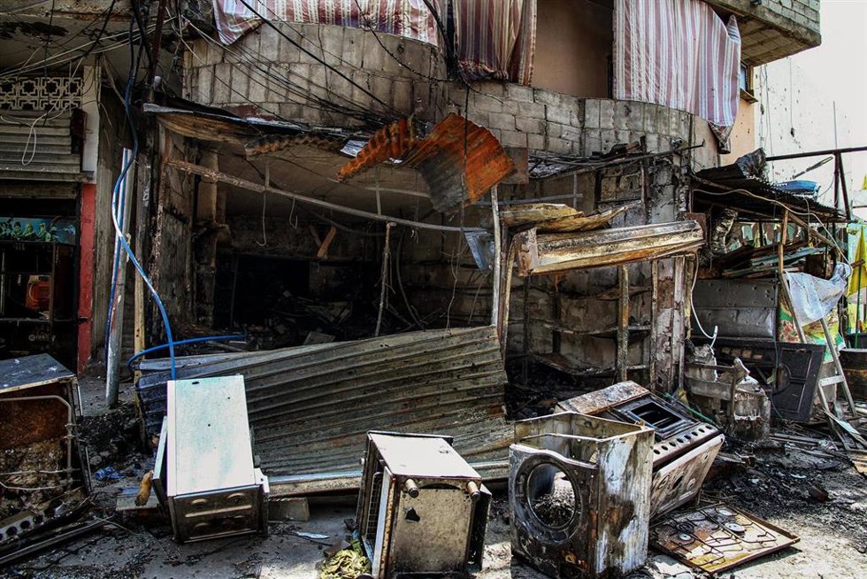 Archivo - Destrucción causada por enfrentamientos entre diferentes facciones palestinas en Ain al Hilweh, el mayor campamento de refugiados palestinos en Líbano