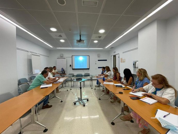Responsables de la dirección han mantenido una reunión con representantes de de la asociación de ostomizados de Málaga (OSMA), con el objetivo de consensuar tanto la estructura, así como el diseño y la localización del baño adaptado.
