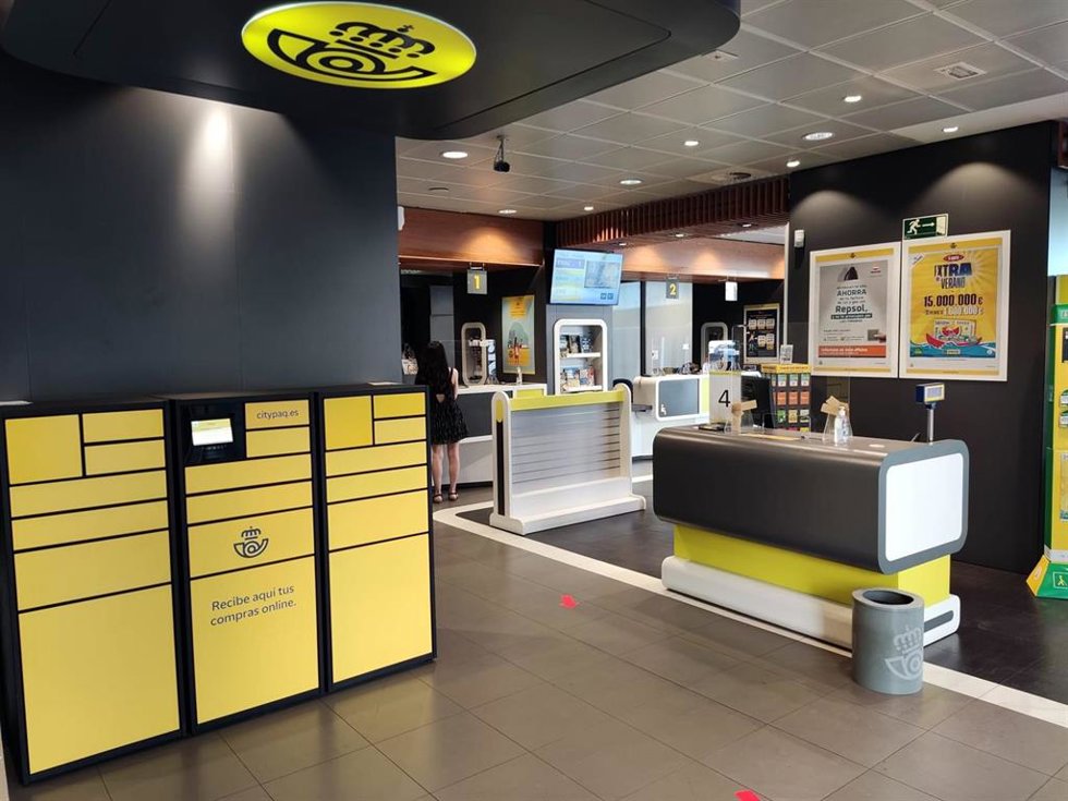 Archivo - Economía.- Correos adjudica a Naturgy el suministro de electricidad y gas en sus oficinas para 2023 por 75 millones