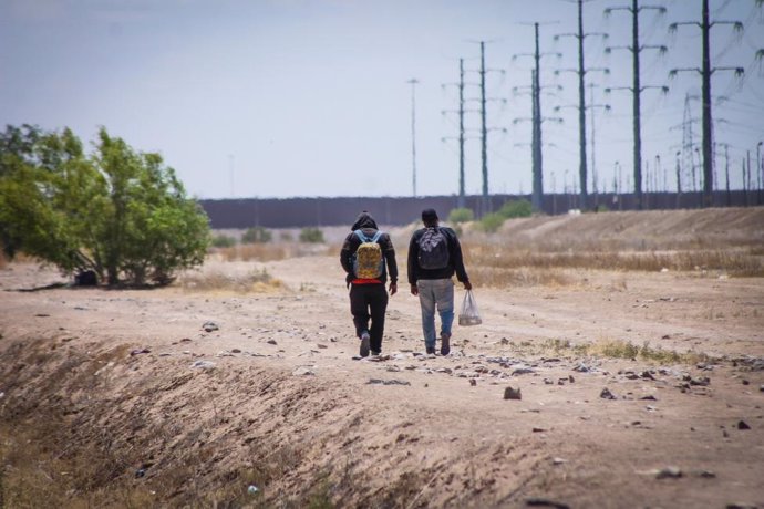 Migrantes en la frontera entre México y Estados Unidos