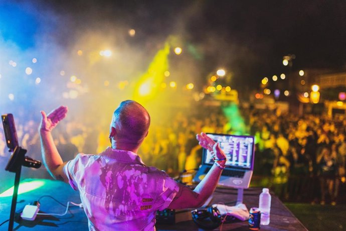 Archivo - El DJ Álvaro McKenzie en la edición de junio de 2023 del Morrete Fest.