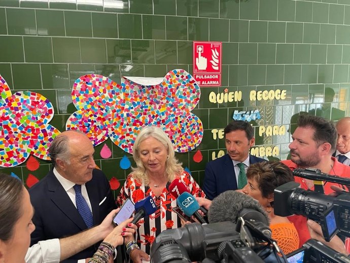 Mercedes Colombo atiende a la prensa en Algeciras.