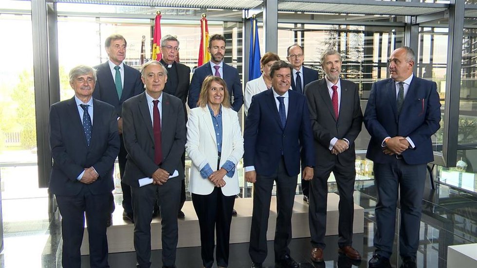 Junta busca retener talento con 200 becas a universitarios de posgrado para estar de 6 a 9 meses en empresas de CyL