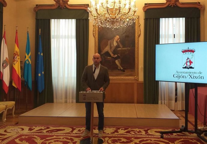 El portavoz del Gobierno local del Ayuntamiento de Gijón, Jesús Martínez Salvador (Foro), en rueda de prensa en el Consistorio gijonés.