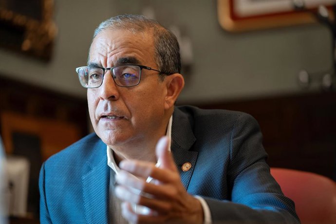 El rector de la Universidad de Sevilla, Miguel Ángel Castro, en la sede del Rectorado, durante la entrevista concedida a Europa Press. A 11 de septiembre de 2023, en Sevilla (Andalucía, España).