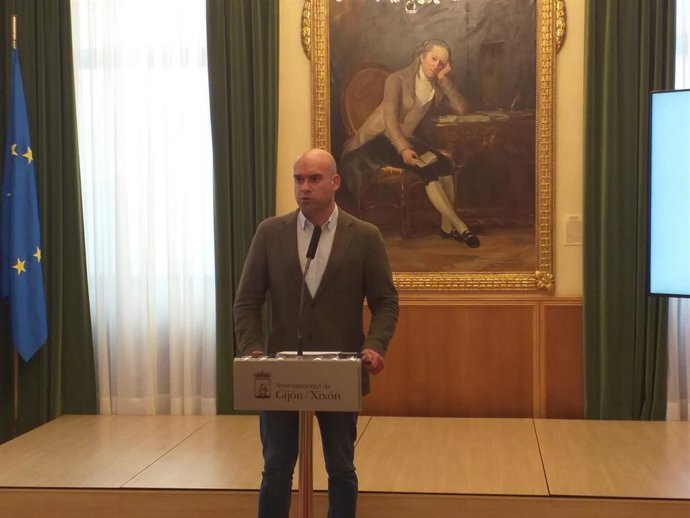El portavoz del Equipo de Gobierno local del Ayuntamiento de Gijón, Jesús Martínez Salvador (Foro), en rueda de prensa en el Consistorio gijonés.