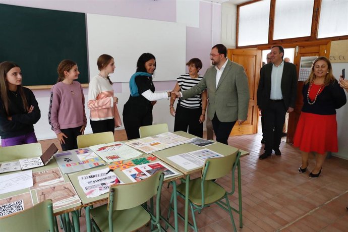 El presidente del Principado, Adrián Barbón, durante el inicio del curso escolar