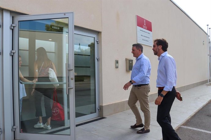 Los concejales de educación y bienestar social se han reunido hoy con los directores de los centros afectados