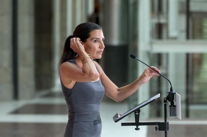 La portavoz de VOX en la Asamblea de Madrid, Rocío Monasterio, durante una rueda de prensa tras una reunión con la presidenta de la Comunidad de Madrid, en la Real Casa de Correos, a 11 de septiembre de 2023, en Madrid (España). La presidenta de la Comu