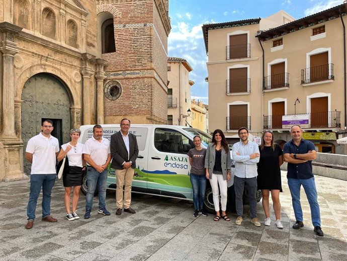 La Oficina Móvil de Asaja y Endesa recorre cinco localidades turolenses para ayudar a digitalizar las zonas rurales