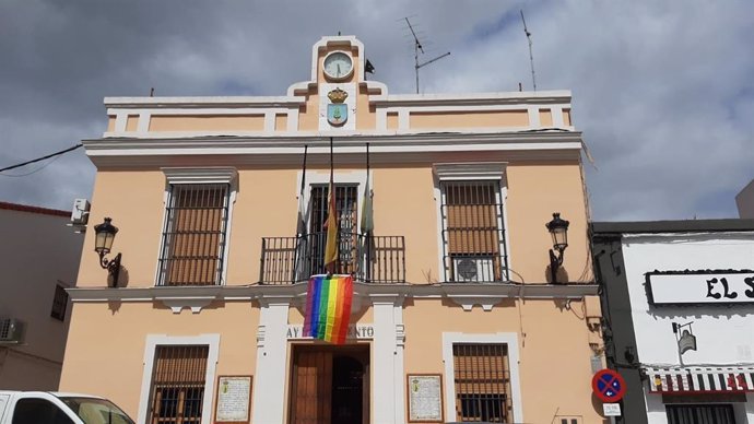 Fachada principal del Ayuntamiento de El Ronquillo.