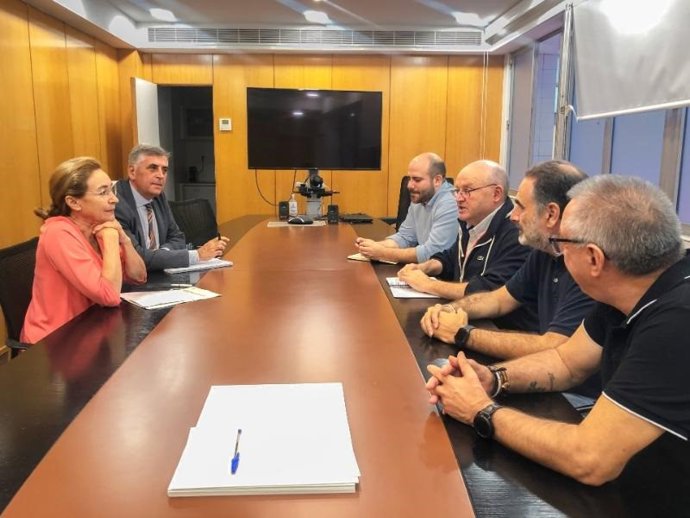 La consejera de Salud, María Martín, con Cruz Roja