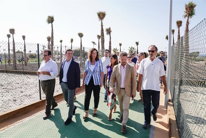 García y Vázquez recorren el nuevo parque en el Delta del río Andarax