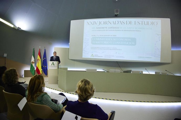 Archivo - El consejero de la Presidencia, Antonio Sanz, en una imagen de archivo en la clausura de unas jornadas del Gabinete Jurídico de la Junta de Andalucía.