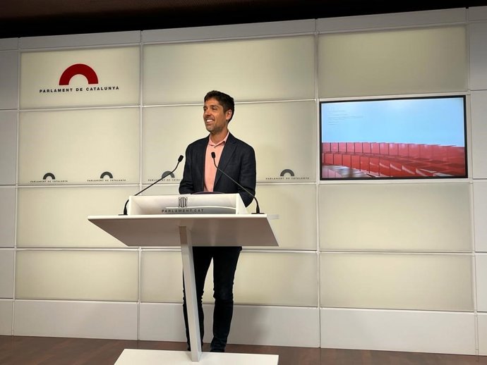El portavoz de En Comú Podem en el Parlament, David Cid, en una rueda de prensa, a 12 de septiembre de 2023