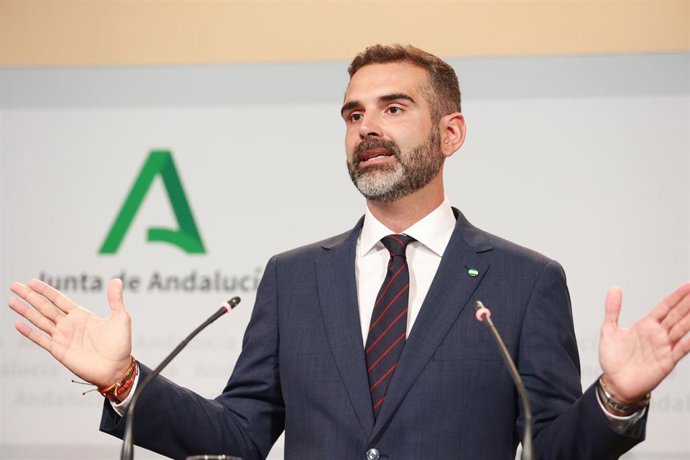 El consejero de Sostenibilidad, Medio Ambiente y Economía Azul de la Junta de Andalucía y portavoz del gobierno, Ramón Fernández-Pacheco, en la rueda de prensa tras el Consejo de Gobierno andaluz en el Palacio de San Telmo