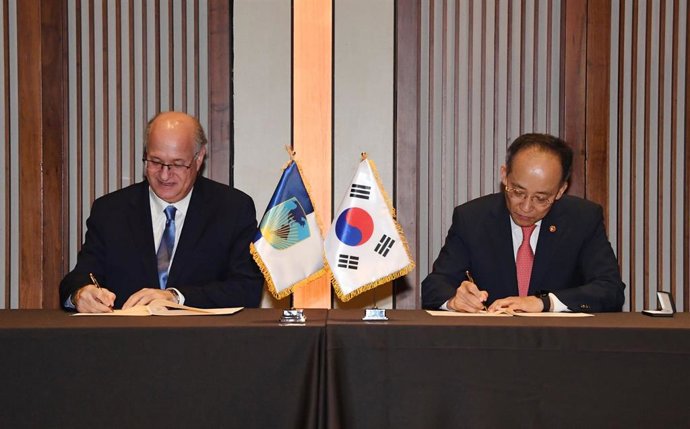 El BID y Corea del Sur renuevan y amplían su mecanismo de cofinanciación por 1.000 millones de dólares