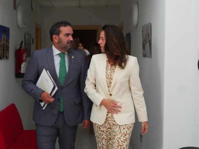 Matilde Mancha, consejera delegada de Acosol junto al presidente, Manuel Cardeña