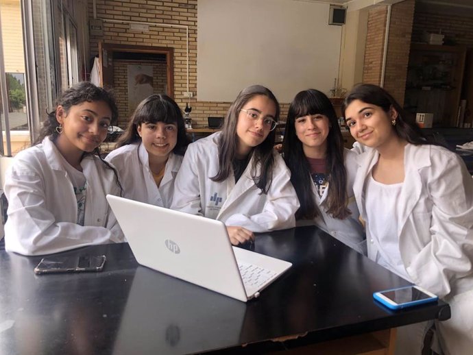 Alumnas del Colegio Claret, de Aranda de Duero (Burgos), premiadas en la II edición del concurso RedeSTEAM, organizado por Redeia.