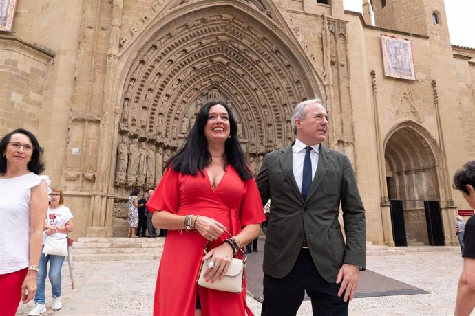 El presidente del Gobierno de Aragón, Jorge Azcón, y la alcaldesa de Huesca, Lorena Orduna.