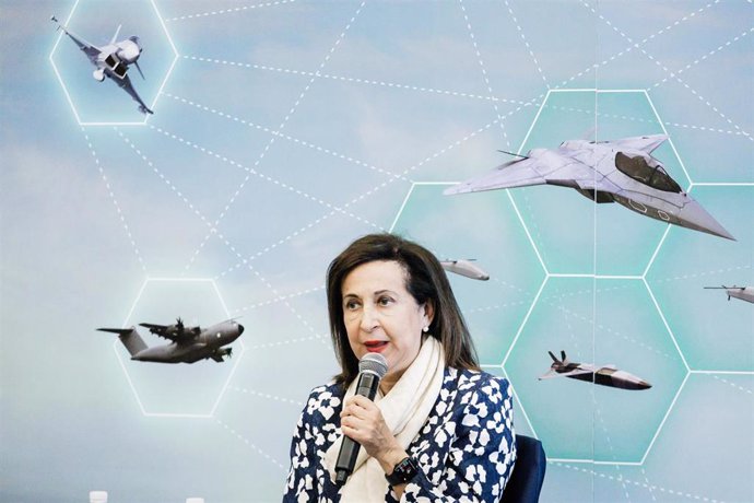 Archivo - La ministra de Defensa, Margarita Robles, interviene durante el acto de la firma del contrato del programa del Futuro Sistema Aéreo de Combate, en el Cuartel General del Ejército del Aire y del Espacio, a 28 de abril de 2023, en Madrid (España