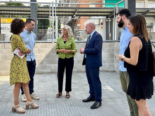 El delegat del Govern central a Catalunya, Carlos Prieto, en la visita a l'Ajuntament de Sant Feliu de Llobregat (Barcelona)