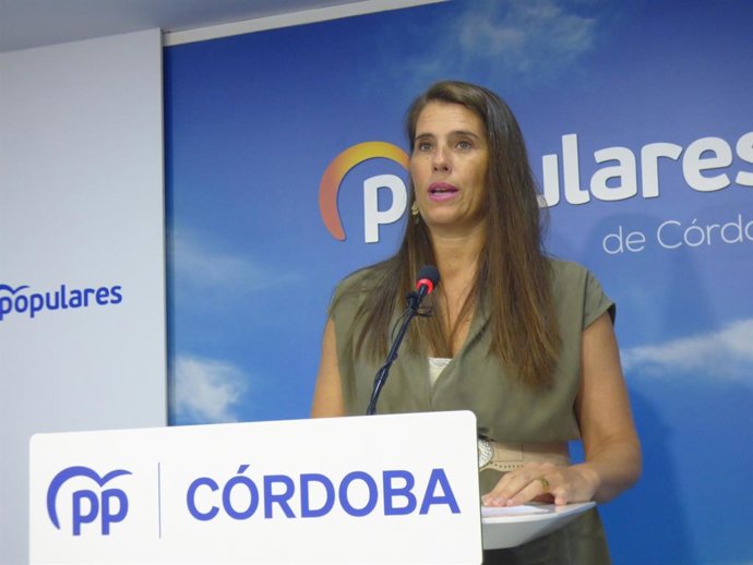 La secretaria general del PP de Córdoba, Araceli Cabello, en rueda de prensa.
