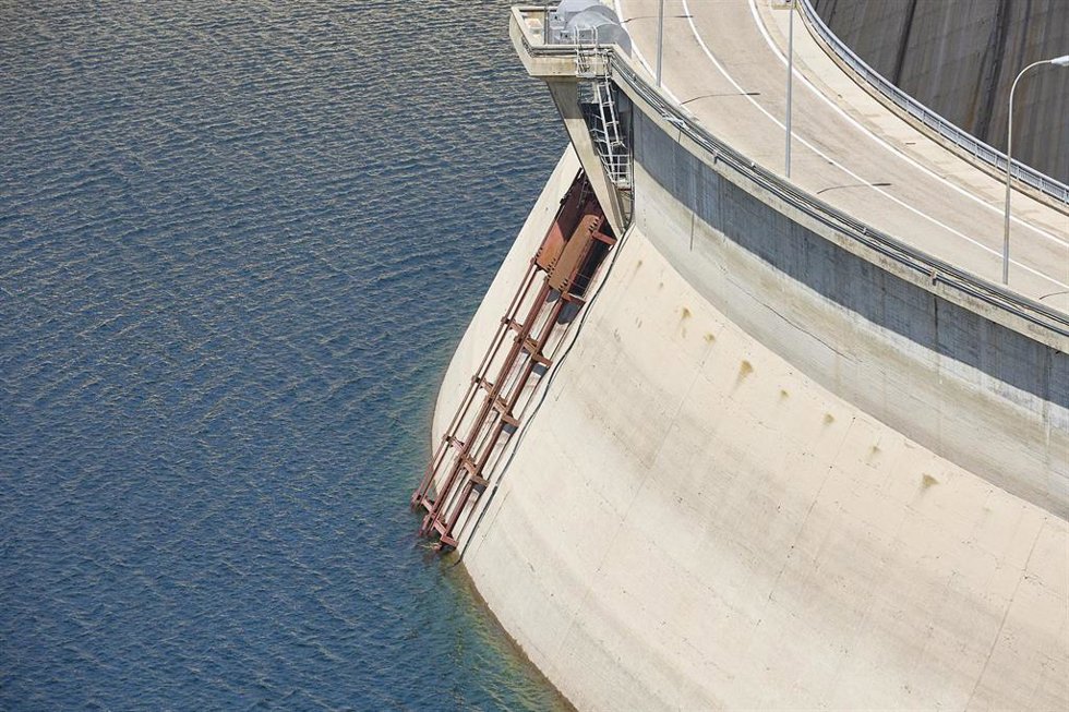 Archivo - Escaleras del embalse del Atazar en el Berrueco, a 11 de agosto de 2022, en El Berrueco, Madrid (España).