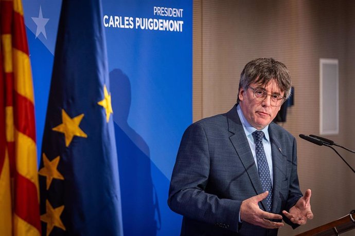 El expresidente de la Generalitat y eurodiputado de Junts, Carles Puigdemont, ofrece una rueda de prensa en Bruselas