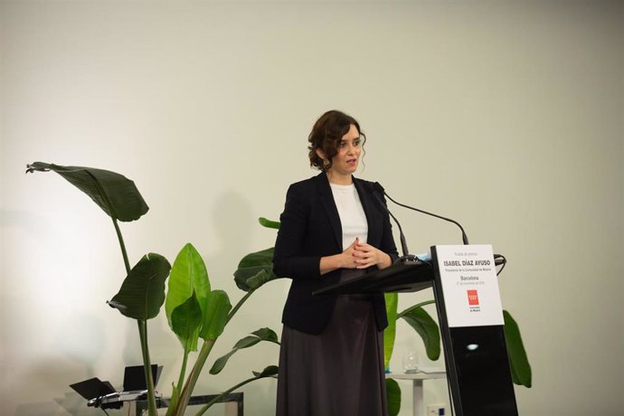 Archivo - La presidenta de la Comunidad de Madrid, Isabel Díaz Ayuso en Barcelona en 2020.
