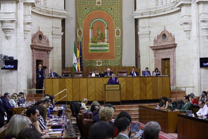 Archivo - Imagen de archivo del Pleno del Parlamento de Andalucía.