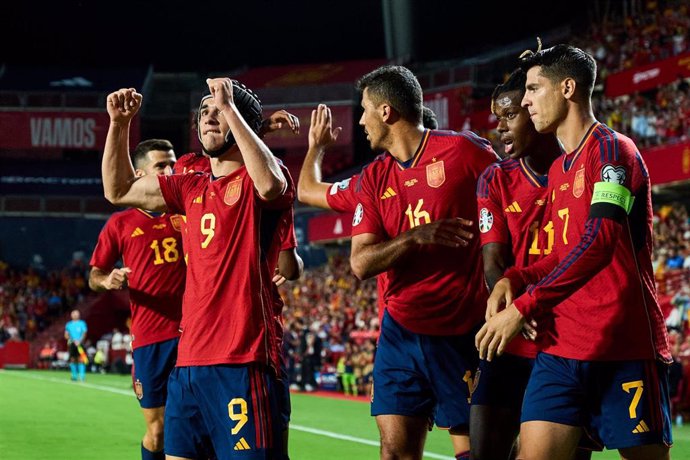 Los jugadores de la selección española celebran el gol de Gavi ante Chipre