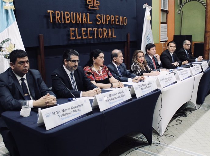 Archivo - Miembros del Tribunal Supremo Electoral (TSE) de Guatemala