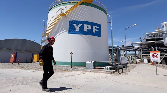 Archivo - Argentina.- Soberanía energética: el Gobierno apelará el fallo por YPF