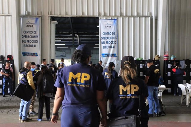La Fiscalía Especial contra la Impunidad de Guatemala registra las instalaciones del Centor de Operaciones del Proceso Electoral del Tribunal Supremo Electoral