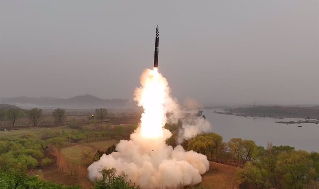 Archivo - Imagen de archivo de un misil norcoreano