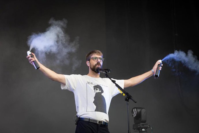Archivo - El cantante de la banda Manel, Guillem Gisbert, durante su concierto en el Primavera Sound, a 3 de junio de 2022