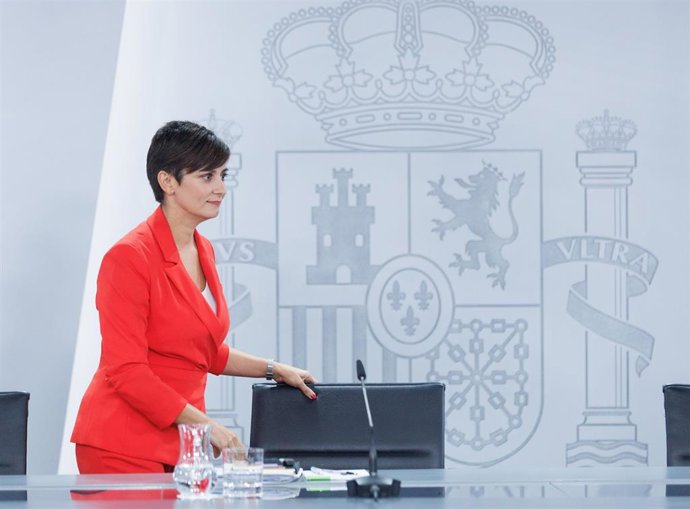 La ministra Portavoz y de Política Territorial en funciones, Isabel Rodríguez, a su llegada a una rueda de prensa posterior a la reunión del Consejo de Ministros, en el Palacio de La Moncloa, a 12 de septiembre de 2023, en Madrid (España). El Consejo de