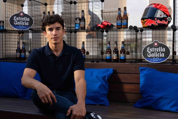 El piloto español Marc Márquez durante un acto con Estrella Galicia
