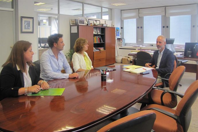 Archivo - El consejero de Educación, FP y Universidades, Sergio Silva, se reúne con la Asociación Cántabra de Altas Capacidades