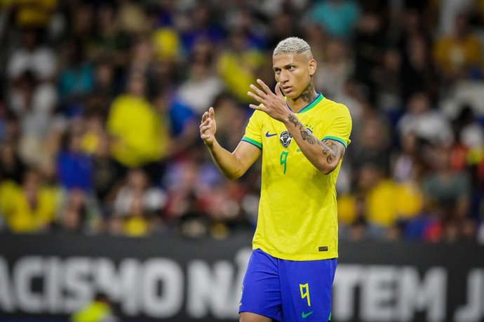 Archivo - El delantero Richarlison, durante un amistoso entre Brasil y Guinea en el RCDE Stadium.