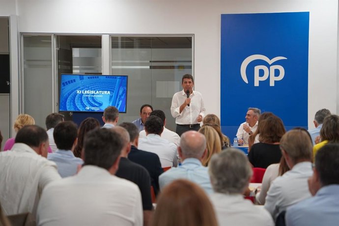 Carlos Mazón preside la reunión de trabajo del GPP para impulsar el inicio de curso