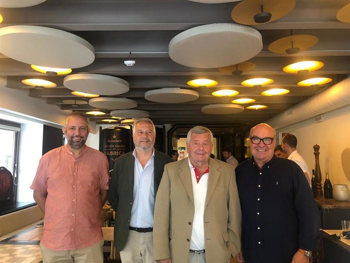 Izq. A dcha. El presidente de Habtur, Antoni Barceló; el presidente de la Asociación de Empresarios de Villas Turísticas Vacacionales, Miquel Cifre; el presidente de la FETV, Jordi Cerdó; y el presidente de AVAT, Roberto San Esteban.