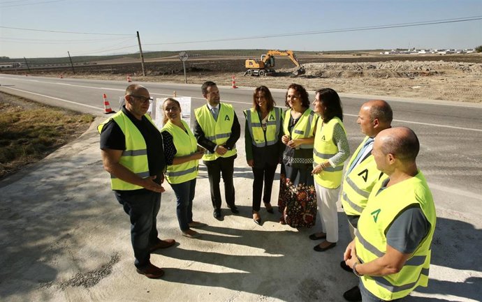 Visita de la consejera de Fomento, Rocío Díaz, a las obras para un nuevo acceso a Arahal desde la A-92.
